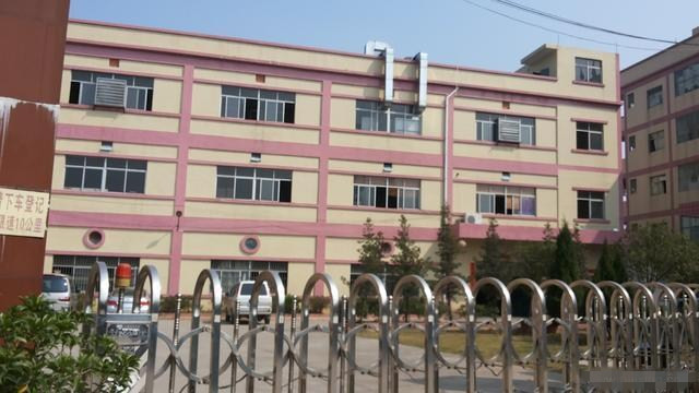 横沥山厦标准厂房二楼1500平方带现成装修出租