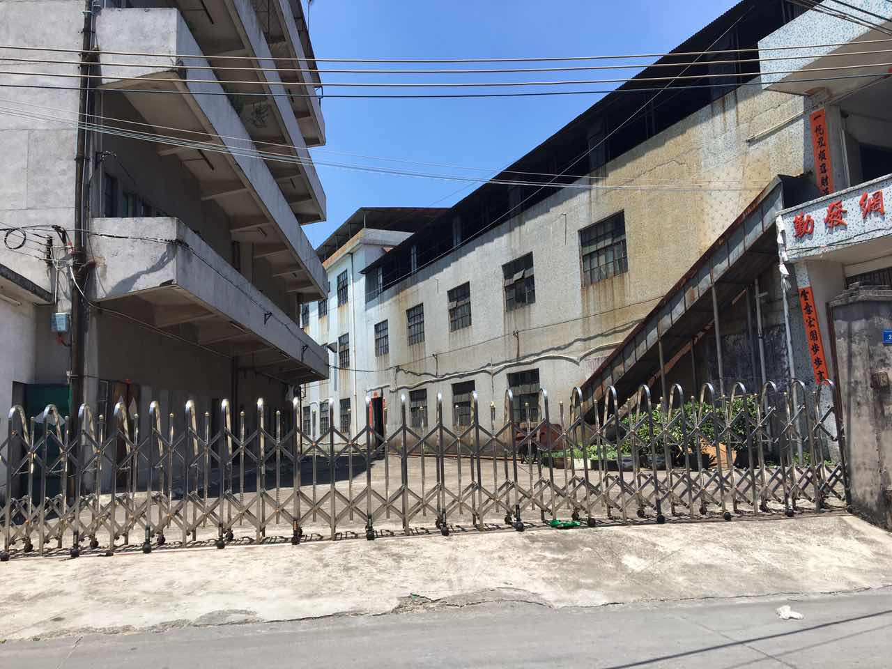 横沥镇新出独院厂房2950平方出租，带装修办公室