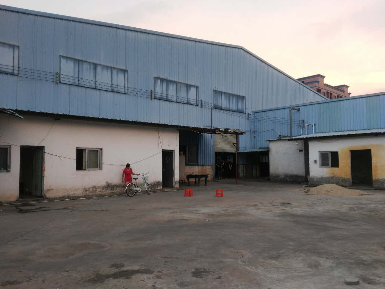 东莞厂房，东莞寮步独院钢构厂房4800平方出租，可分租