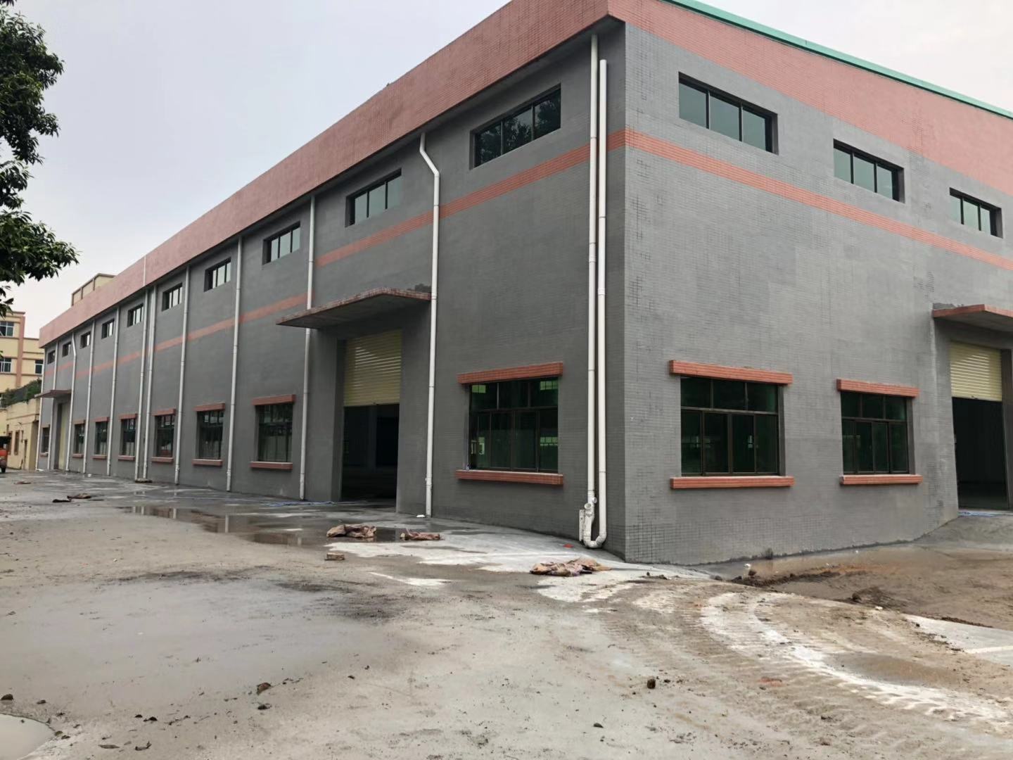 东莞横沥成熟工业区新出砖墙到顶厂房2200平方出租可办环评