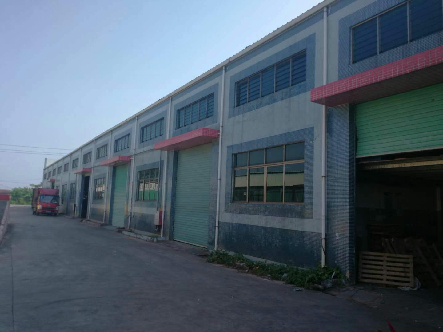 东莞桥头独院砖墙到顶单一层3000平方带行车厂房出租