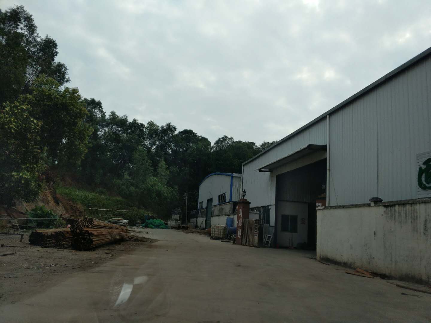 横沥独院单一层铁皮房2200平方厂房出租可做污染行业